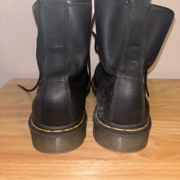 Dr. Martens 1460 Classic Black Leather Lace-Up Boots 8 Hole - Picture 5 of 10